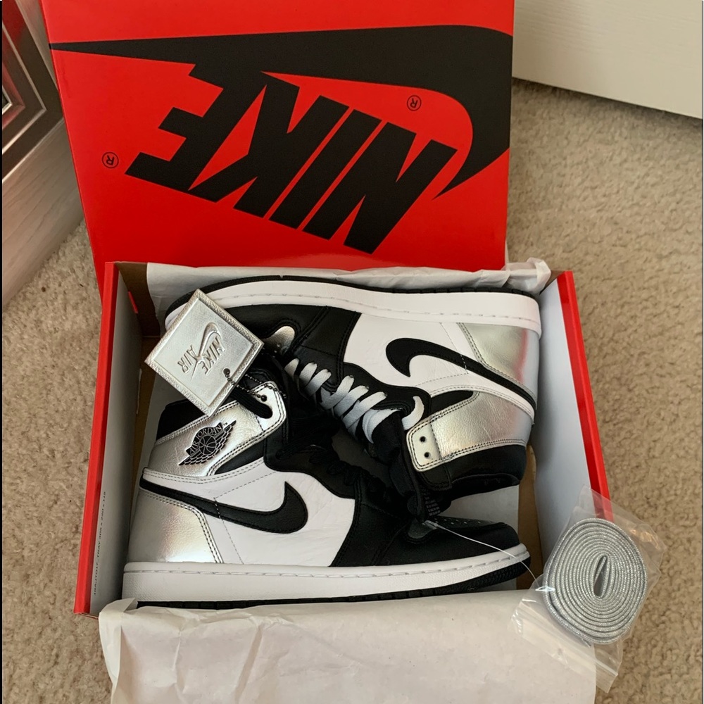 Air Jordan Retro 1 Silver Toe